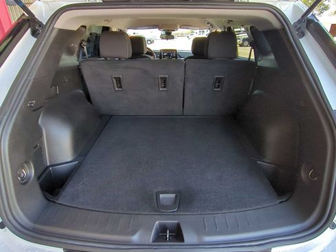 Used 2025 Chevrolet Blazer LT FWD image 24