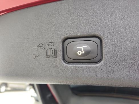 Used 2025 Lincoln Nautilus Reserve AWD/4WD image 8