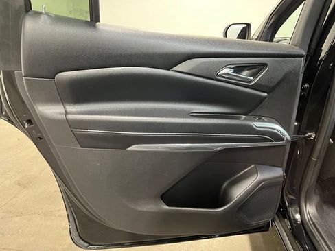 Used 2026 Chevrolet Traverse LT FWD image 19