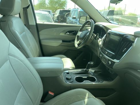 Used 2019 Chevrolet Traverse Premier w/ Driver Confidence II Package FWD image 7