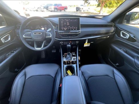 New 2026 Jeep Compass Latitude image 5