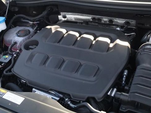 New 2026 Volkswagen Tiguan SE image 22