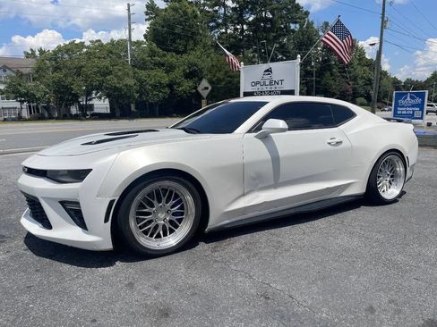 Used 2017 Chevrolet Camaro SS RWD image 4