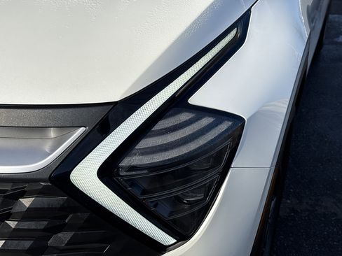 Used 2025 Kia Sportage LX image 11