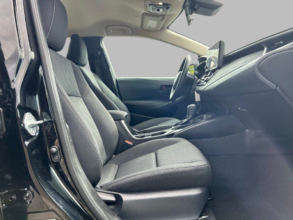 Used 2025 Toyota Corolla LE FWD image 17
