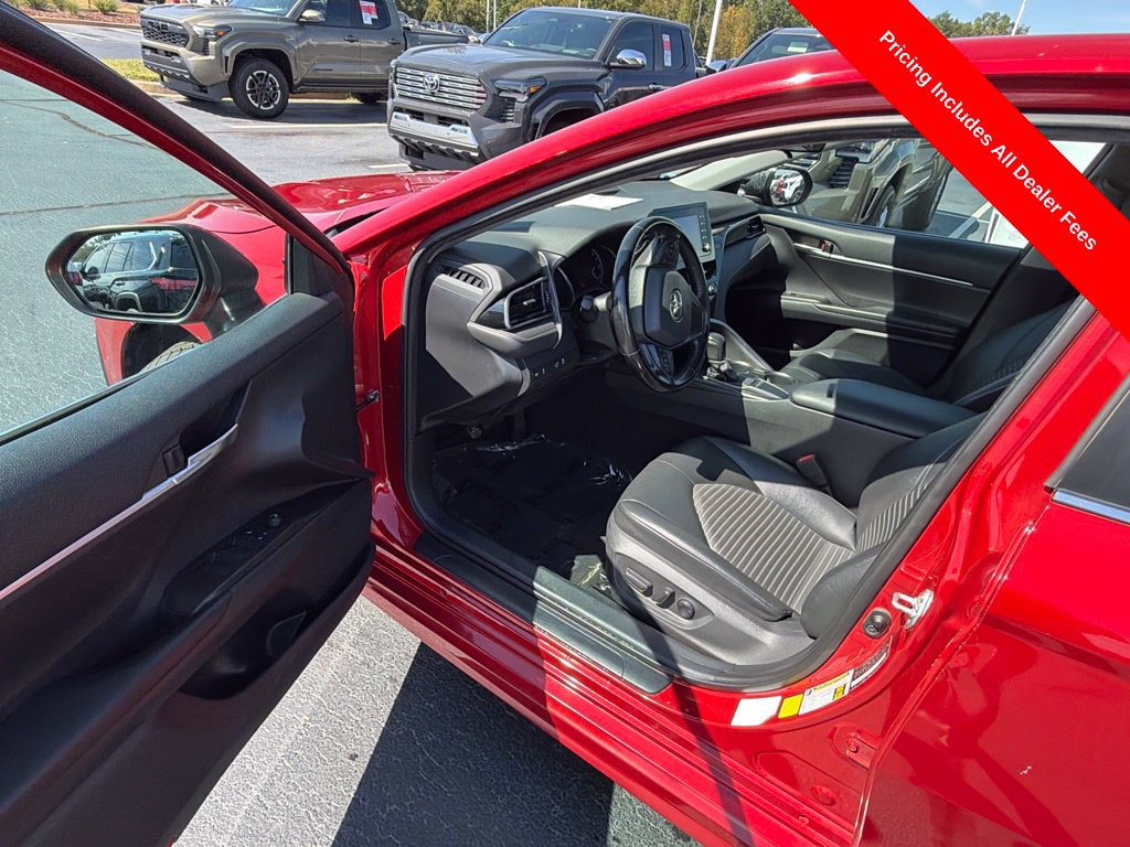 Used 2022 Toyota Camry SE FWD image 4