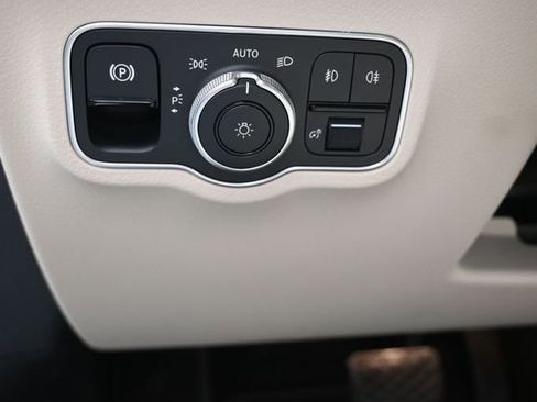 Certified 2025 Mercedes-Benz GLB 250 image 20