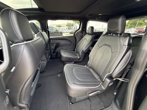 New 2026 Chrysler Pacifica Limited w/ S Appearance Package image 16