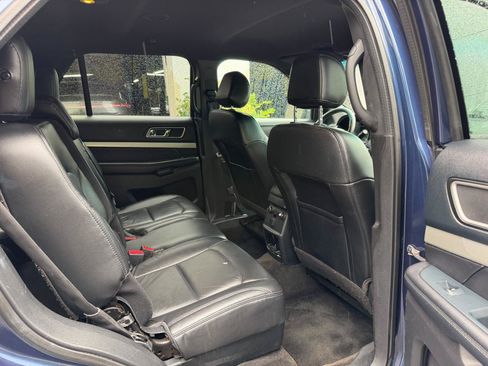 Used 2016 Ford Explorer XLT w/ Equipment Group 202A AWD/4WD image 28