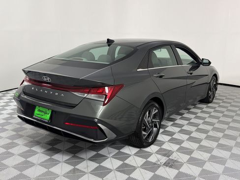 Used 2025 Hyundai Elantra SEL FWD image 9