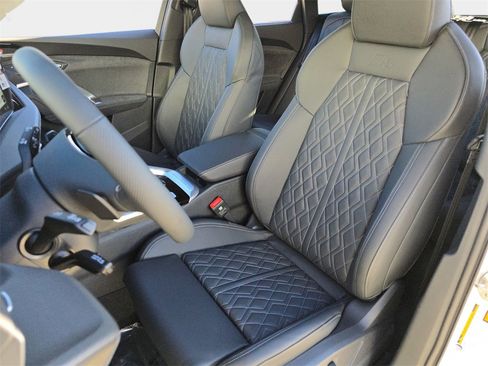 New 2025 Audi SQ5 Prestige image 15