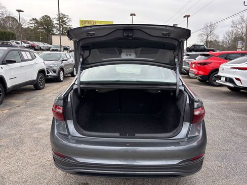 Used 2025 Volkswagen Jetta SE image 31