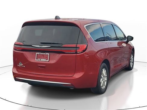 New 2026 Chrysler Pacifica Select image 4