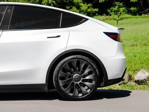 Used 2022 Tesla Model Y Performance AWD/4WD image 12