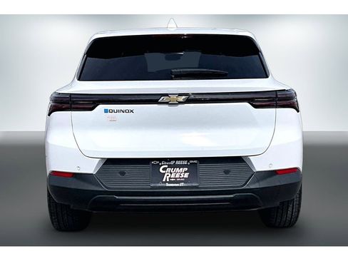 Used 2025 Chevrolet Equinox EV LT w/ Comfort Package image 5