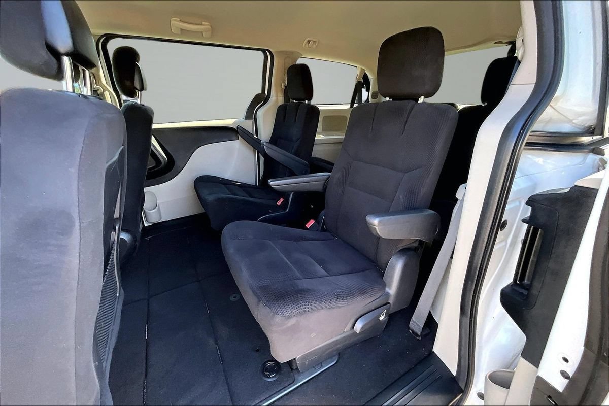 Used 2016 Dodge Grand Caravan SE w/ Quick Order Package 29E SE FWD image 18