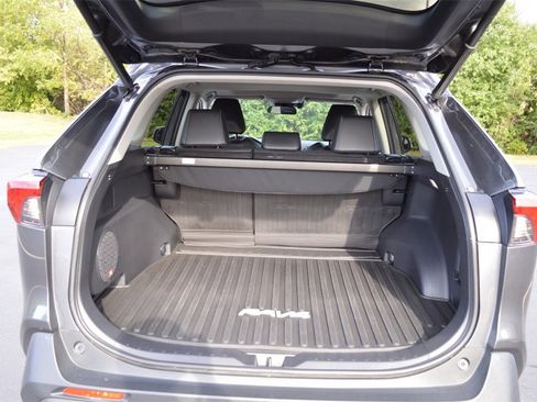 Used 2022 Toyota RAV4 XLE Premium image 36