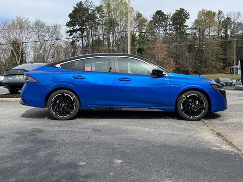 New 2026 Nissan Sentra SR image 2