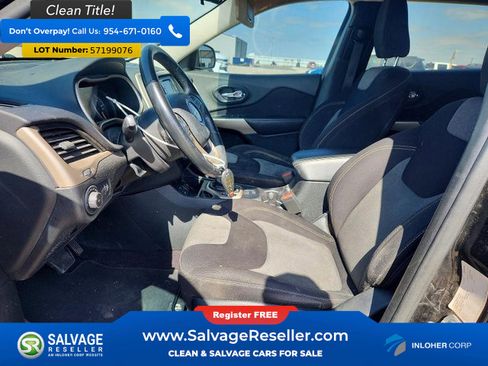 Used 2018 Jeep Cherokee Latitude w/ Altitude Package FWD image 9