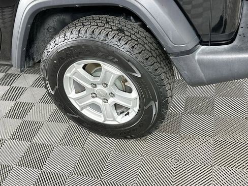 Certified 2019 Jeep Wrangler Sport image 37