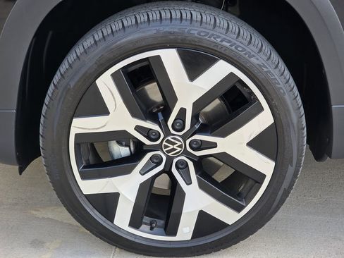 Used 2023 Volkswagen Taos SEL AWD/4WD image 9