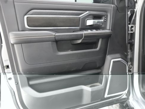 Used 2023 RAM 3500 Laramie AWD/4WD image 40