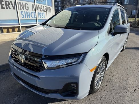 New 2026 Honda Odyssey Touring image 2