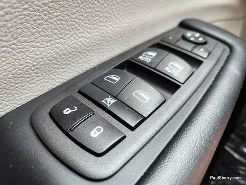 Used 2022 Chrysler Voyager LX image 31