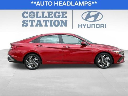 Used 2024 Hyundai Elantra SEL w/ Convenience Package image 9
