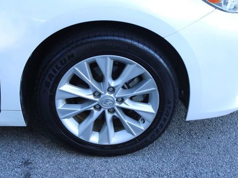 Used 2014 Lexus ES 300h w/ Luxury Package w/Bamboo Trim FWD image 38