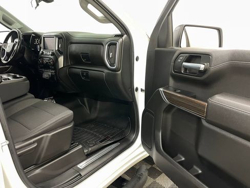 Certified 2022 Chevrolet Silverado 1500 RST w/ Redline Edition AWD/4WD image 39