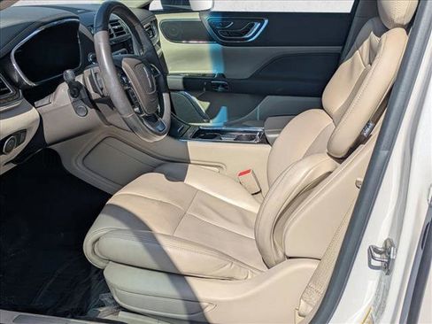 Used 2017 Lincoln Continental Reserve image 14