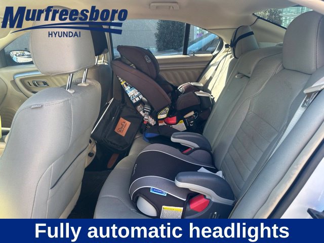 Used 2015 Ford Taurus SE FWD image 9