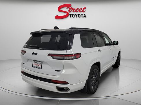Used 2025 Jeep Grand Cherokee L Summit w/ Advanced Protech Group IV AWD/4WD image 4