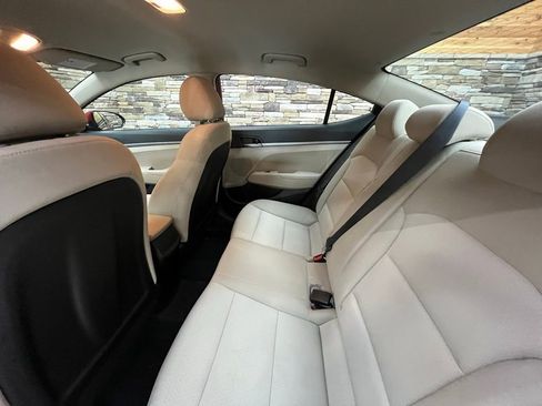 Used 2018 Hyundai Elantra SE FWD image 17