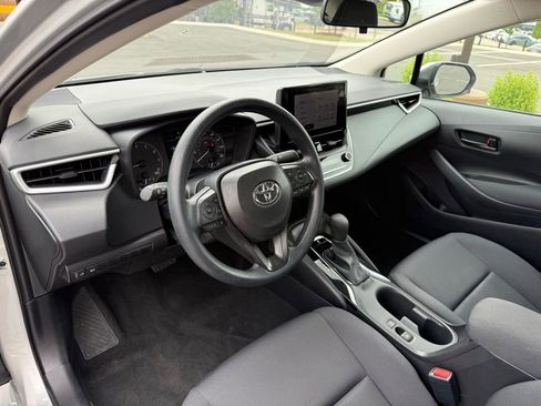 Used 2025 Toyota Corolla LE image 7