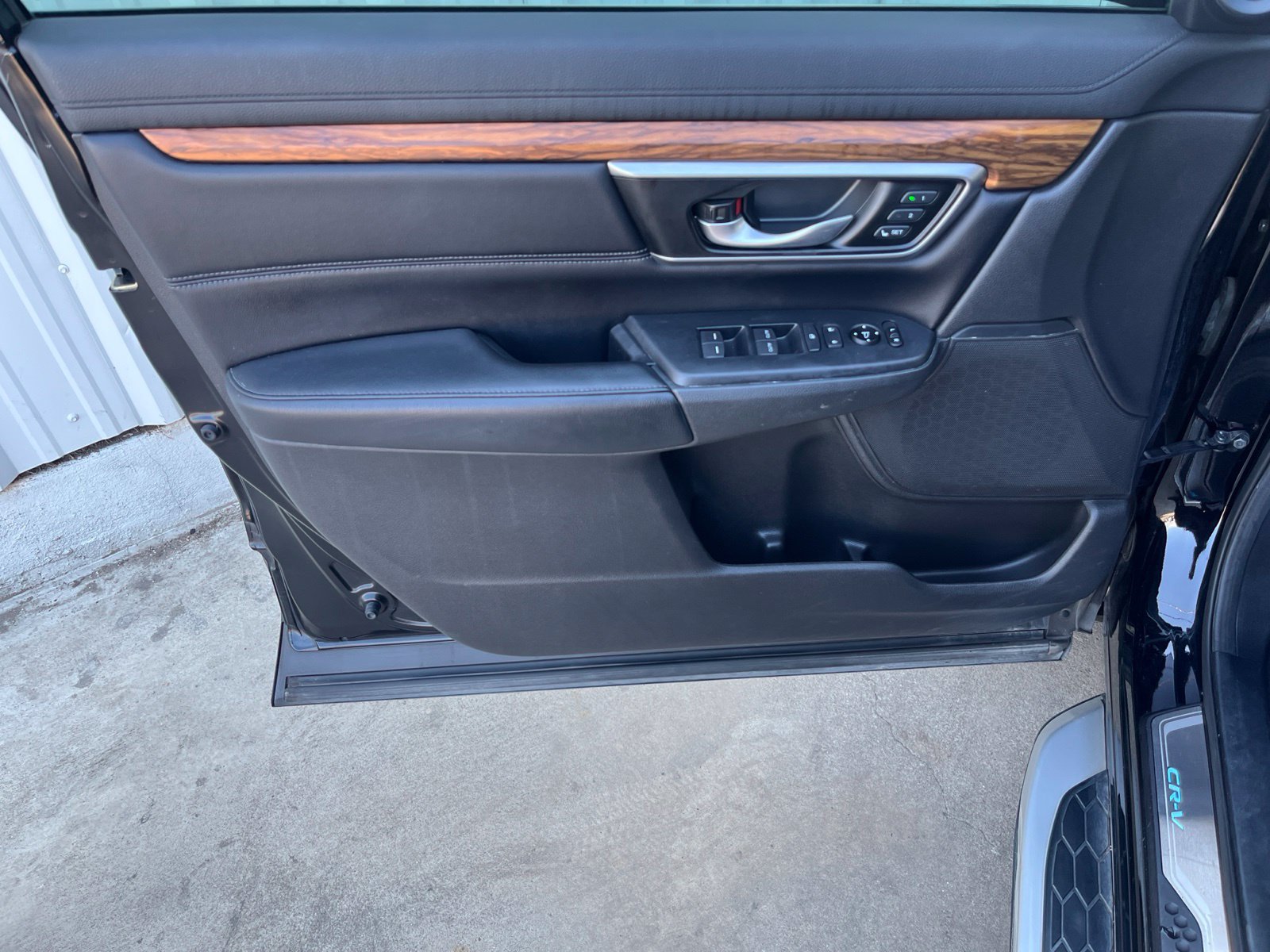 Used 2018 Honda CR-V Touring image 11