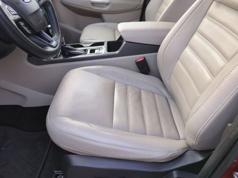 Used 2019 Ford Escape Titanium w/ U9j03 - Titanium Tow Package image 19