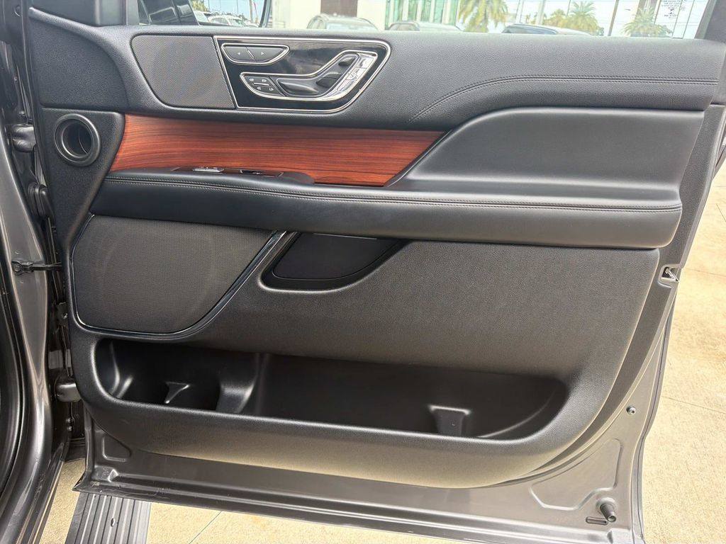 Certified 2021 Lincoln Navigator Reserve RWD image 15
