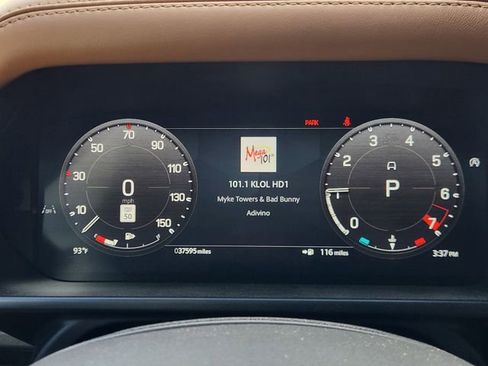 Used 2024 Land Rover Defender 130 X-Dynamic SE image 15