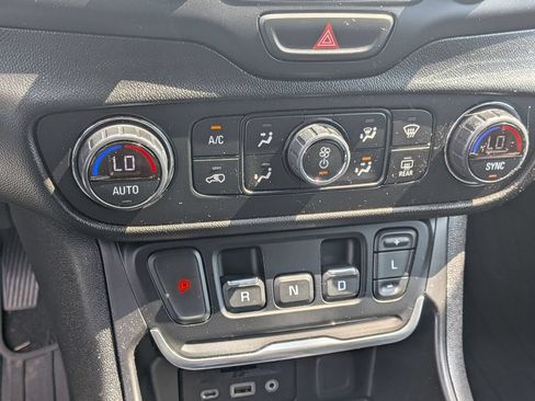 Used 2019 GMC Terrain SLT w/ Preferred Package AWD/4WD image 22