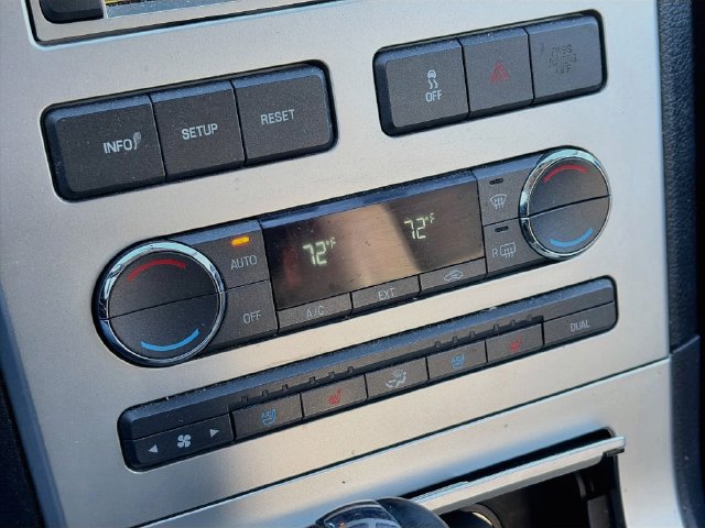 Used 2010 Lincoln MKX AWD image 12
