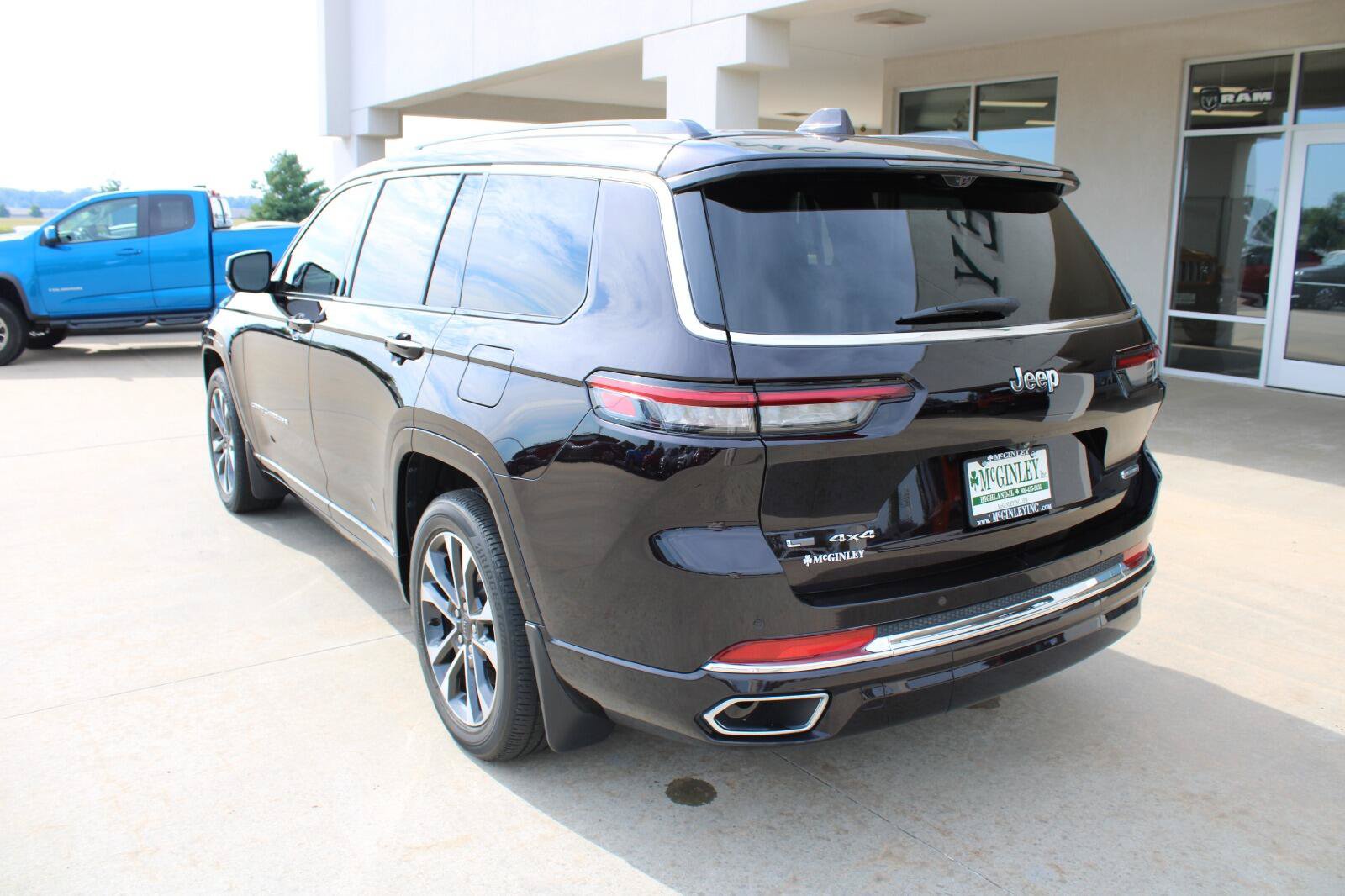 Certified 2022 Jeep Grand Cherokee L Overland w/ Advanced Protech Group III AWD/4WD image 9