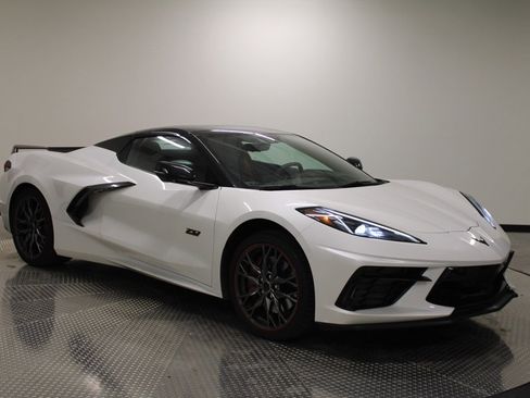 Used 2023 Chevrolet Corvette Stingray w/ Z51 Performance Package image 13