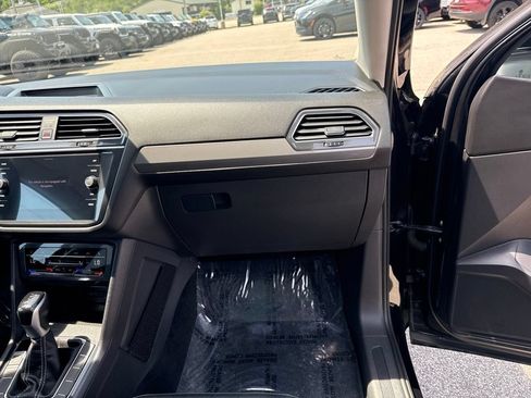 Used 2022 Volkswagen Tiguan SE w/ Panoramic Sunroof Package AWD/4WD image 30