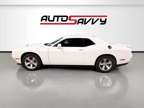 Used 2022 Dodge Challenger SXT RWD image 4