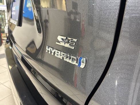Used 2024 Toyota RAV4 SE image 12