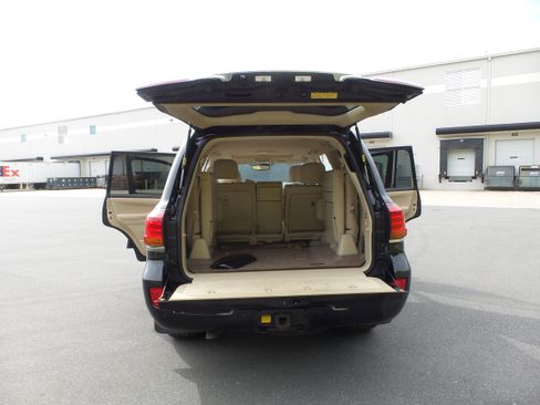 Used 2011 Lexus LX 570 4WD image 77