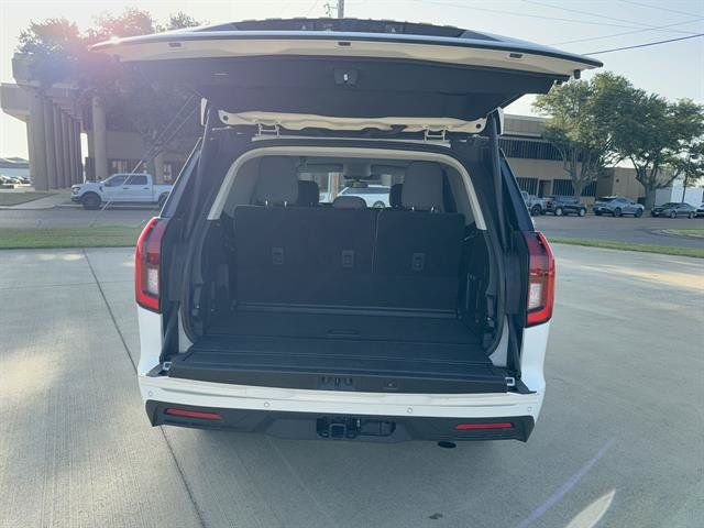 Used 2025 Ford Expedition Active RWD image 6