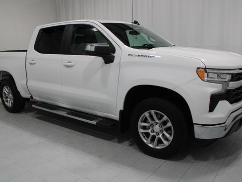 Used 2022 Chevrolet Silverado 1500 LT AWD/4WD image 4